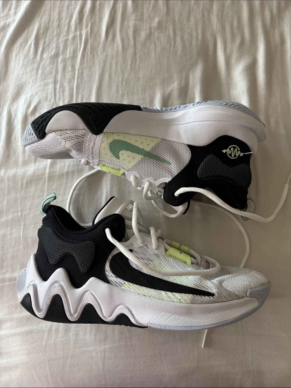 Nike Giannis Shoes Size 5Y